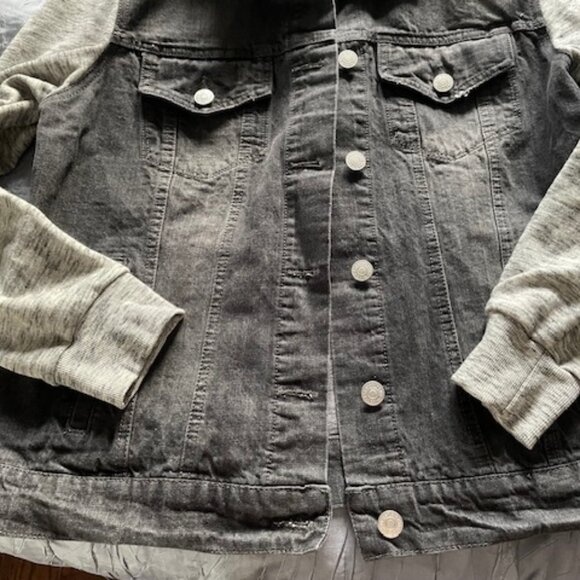 Eightytwo Denim Distressed Jean Jacket w grey sweatshirt sleeves hood - XL NWOT - Picture 12 of 13